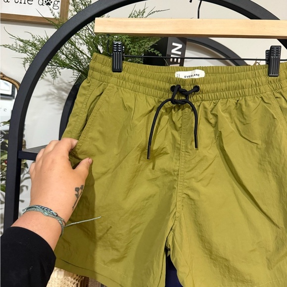 men Everlane Olive Green Shorts size xs - Picture 2 of 7